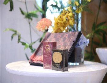 WilliamϣڡԺGUCCIרվĻ